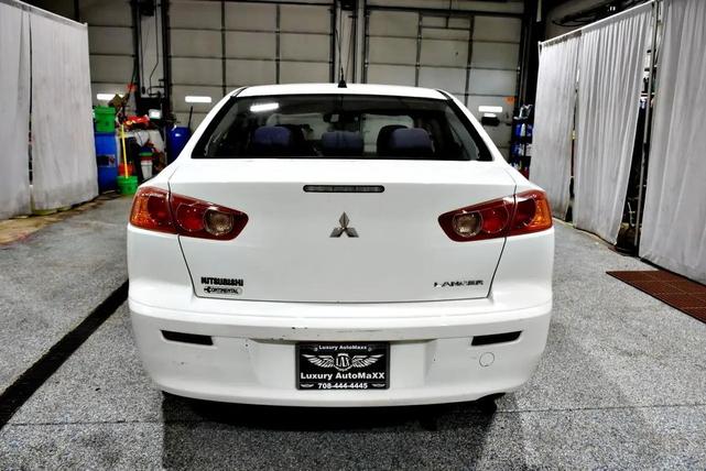 Photo of 2009 White Mitsubishi Lancer