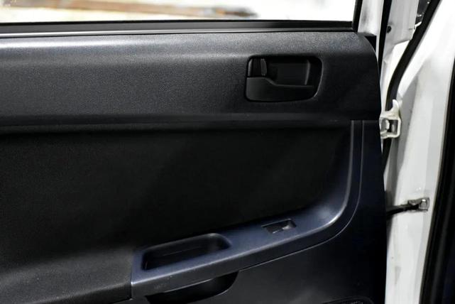 Photo of 2009 White Mitsubishi Lancer