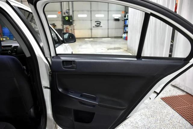Photo of 2009 White Mitsubishi Lancer