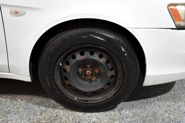 Photo of 2009 White Mitsubishi Lancer