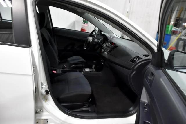 Photo of 2009 White Mitsubishi Lancer