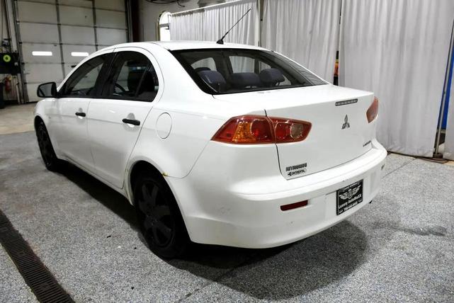 Photo of 2009 White Mitsubishi Lancer