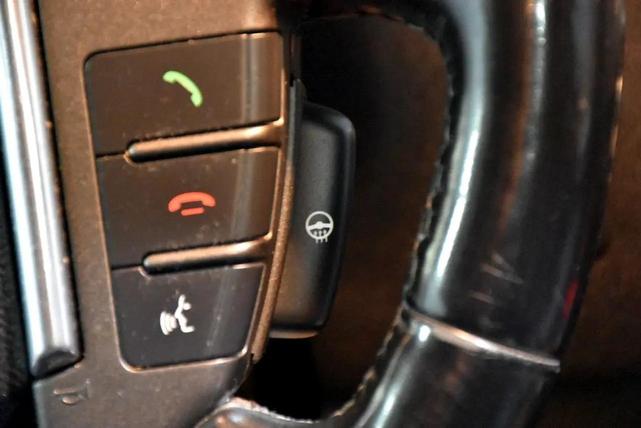 Photo of 2010 Silver Land Rover LR4