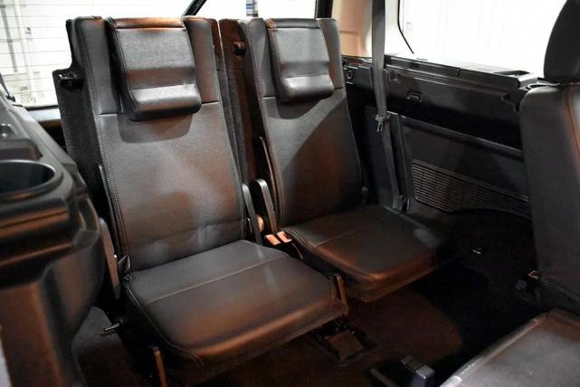 Photo of 2010 Silver Land Rover LR4