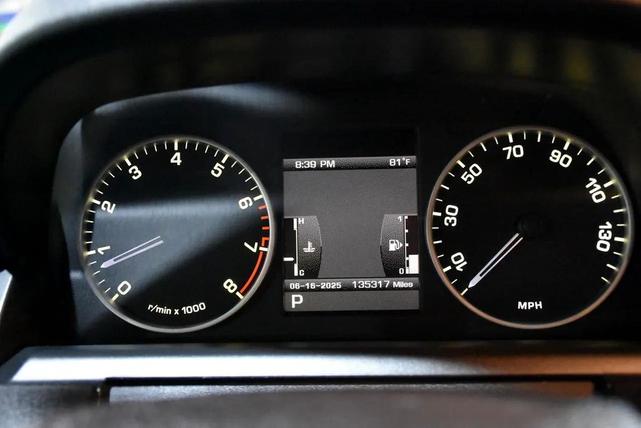 Photo of 2010 Silver Land Rover LR4