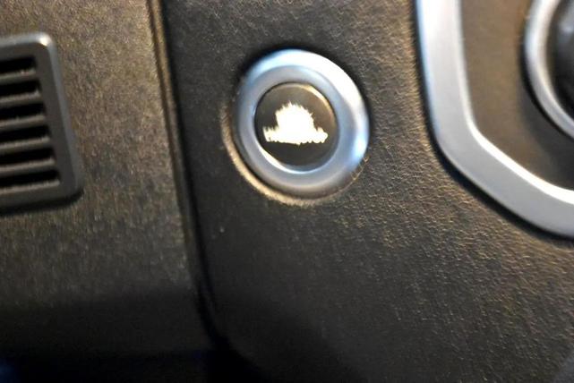 Photo of 2010 Silver Land Rover LR4