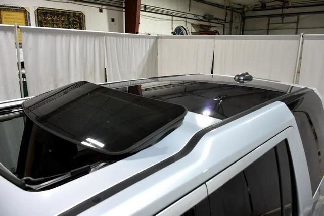 Photo of 2010 Silver Land Rover LR4