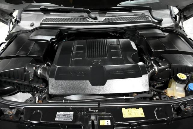 Photo of 2010 Silver Land Rover LR4
