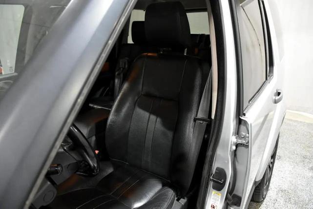 Photo of 2010 Silver Land Rover LR4