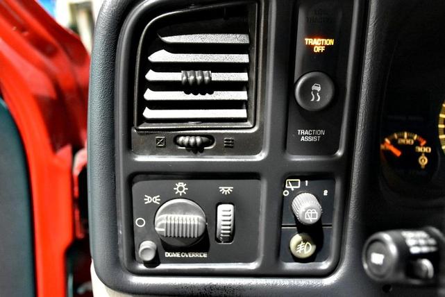 Photo of 2001 Red Chevrolet Suburban