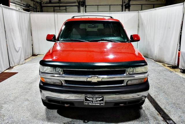 Photo of 2001 Red Chevrolet Suburban