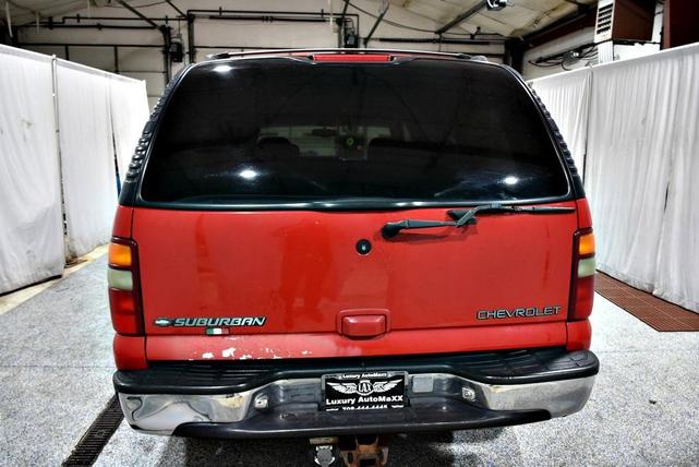 Photo of 2001 Red Chevrolet Suburban