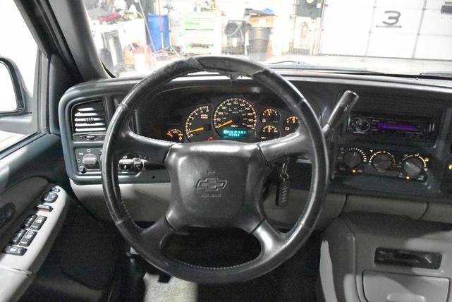 Photo of 2001 Red Chevrolet Suburban
