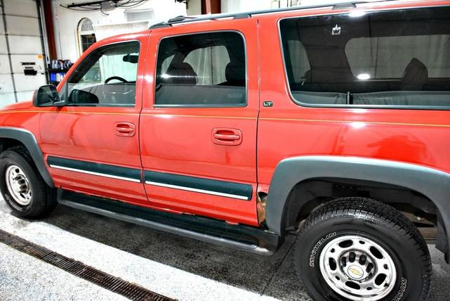 Photo of 2001 Red Chevrolet Suburban