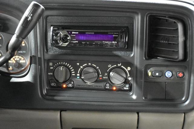 Photo of 2001 Red Chevrolet Suburban