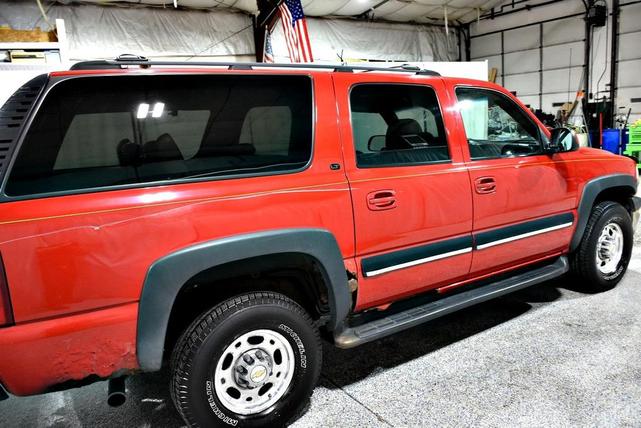 Photo of 2001 Red Chevrolet Suburban