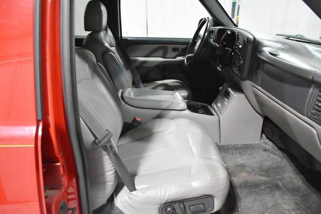 Photo of 2001 Red Chevrolet Suburban