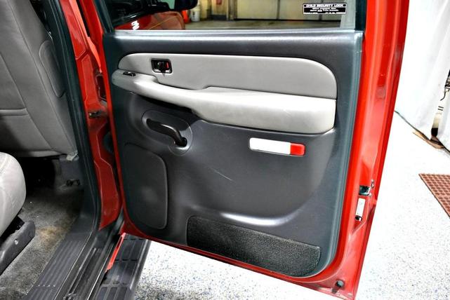Photo of 2001 Red Chevrolet Suburban