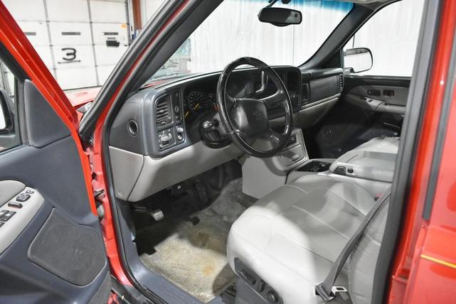 Photo of 2001 Red Chevrolet Suburban