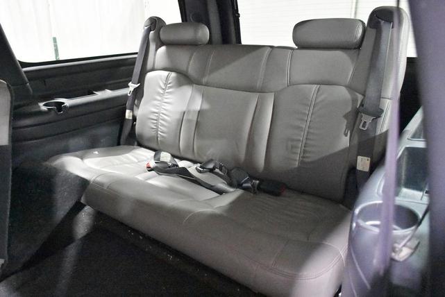 Photo of 2001 Red Chevrolet Suburban