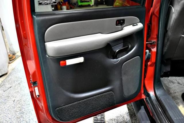 Photo of 2001 Red Chevrolet Suburban