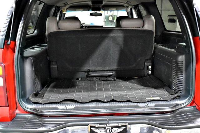 Photo of 2001 Red Chevrolet Suburban