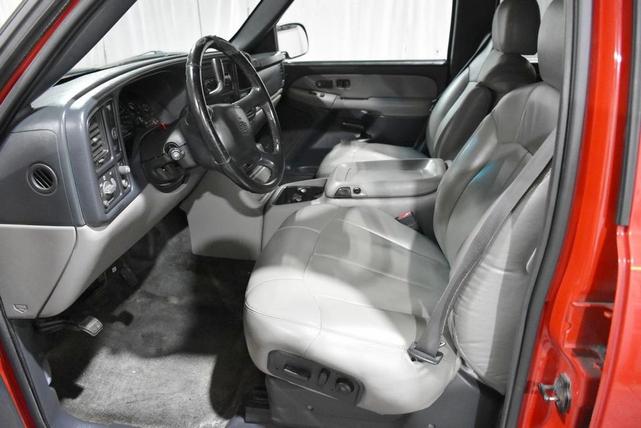 Photo of 2001 Red Chevrolet Suburban