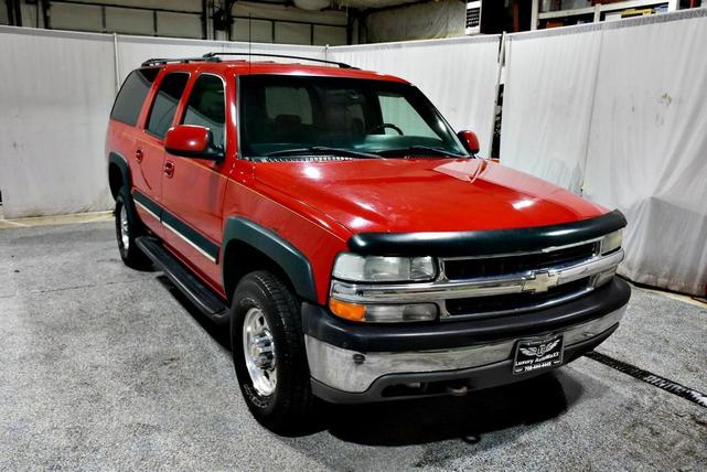 Photo of 2001 Red Chevrolet Suburban