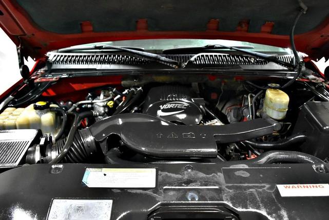 Photo of 2001 Red Chevrolet Suburban