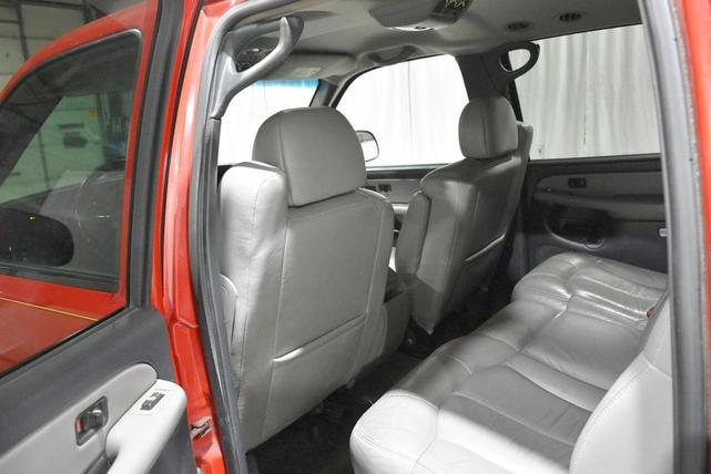 Photo of 2001 Red Chevrolet Suburban