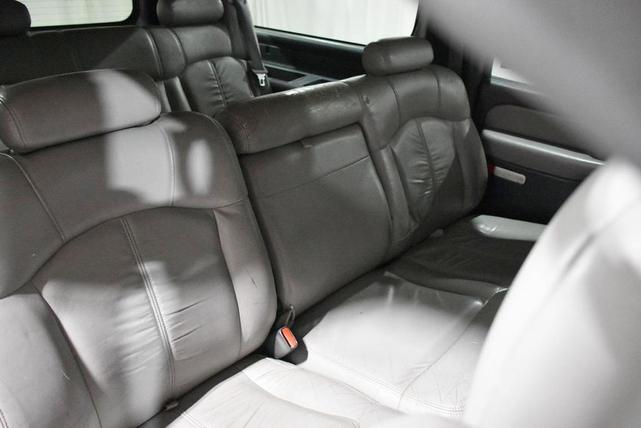 Photo of 2001 Red Chevrolet Suburban