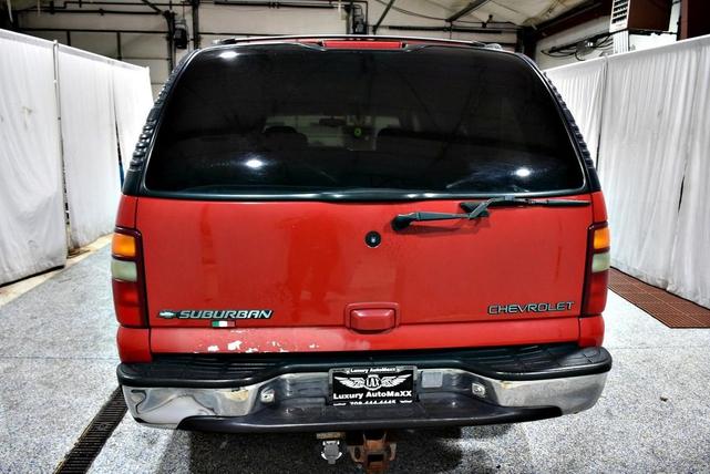 Photo of 2001 Red Chevrolet Suburban