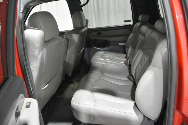 Photo of 2001 Red Chevrolet Suburban
