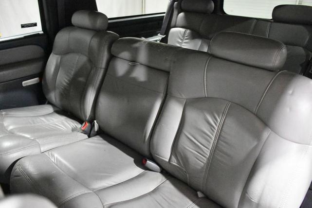 Photo of 2001 Red Chevrolet Suburban