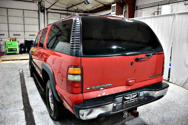 Photo of 2001 Red Chevrolet Suburban