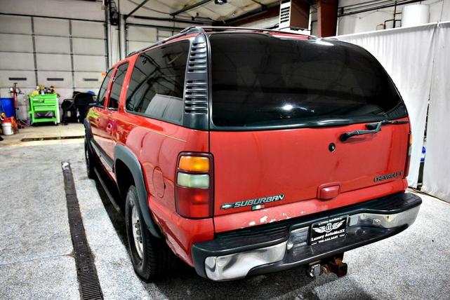 Photo of 2001 Red Chevrolet Suburban