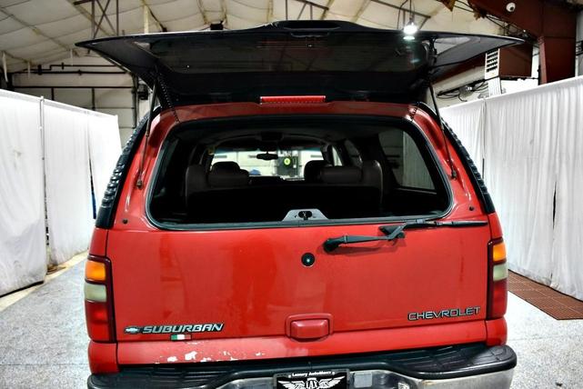 Photo of 2001 Red Chevrolet Suburban
