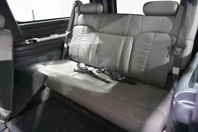 Photo of 2001 Red Chevrolet Suburban