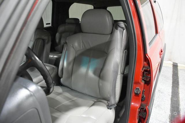 Photo of 2001 Red Chevrolet Suburban