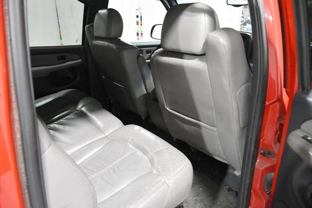 Photo of 2001 Red Chevrolet Suburban