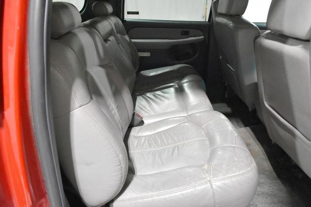 Photo of 2001 Red Chevrolet Suburban