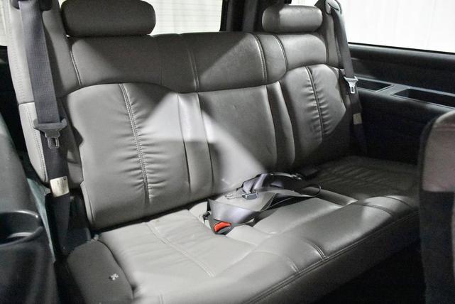 Photo of 2001 Red Chevrolet Suburban