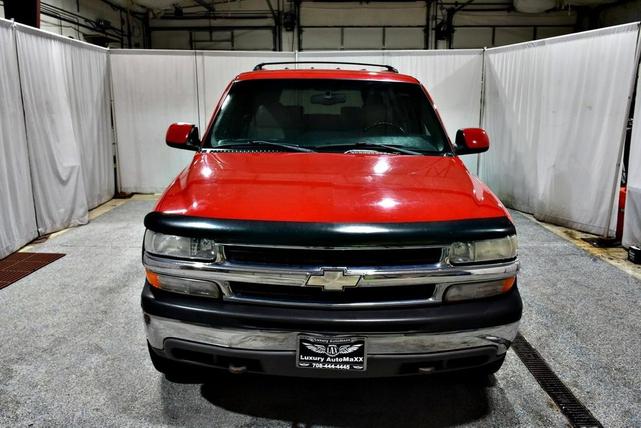 Photo of 2001 Red Chevrolet Suburban