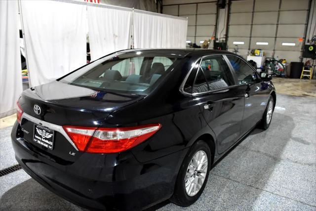 Photo of 2016 Black Toyota Camry
