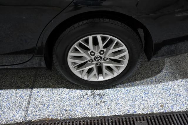 Photo of 2016 Black Toyota Camry