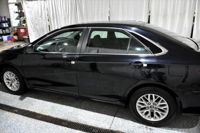 Photo of 2016 Black Toyota Camry