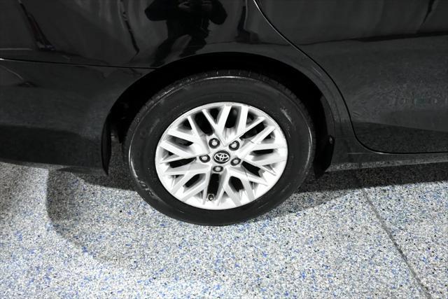 Photo of 2016 Black Toyota Camry