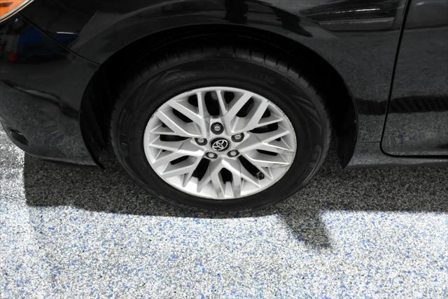 Photo of 2016 Black Toyota Camry