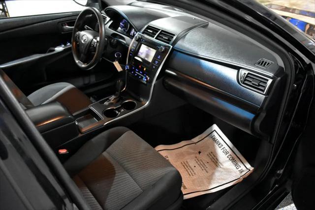 Photo of 2016 Black Toyota Camry