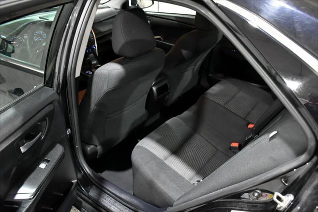 Photo of 2016 Black Toyota Camry
